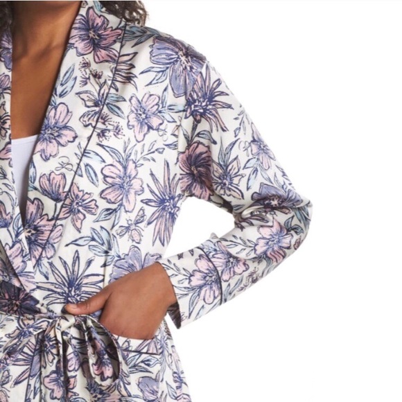 Sam Edelman Other - Sam Edelman Antique Shawl-Collar Floral Robe S